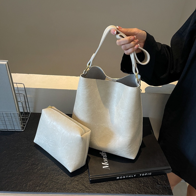 Versatile tote bag women's shoulder bag women's large capacity commuting bucket bag - Image 2