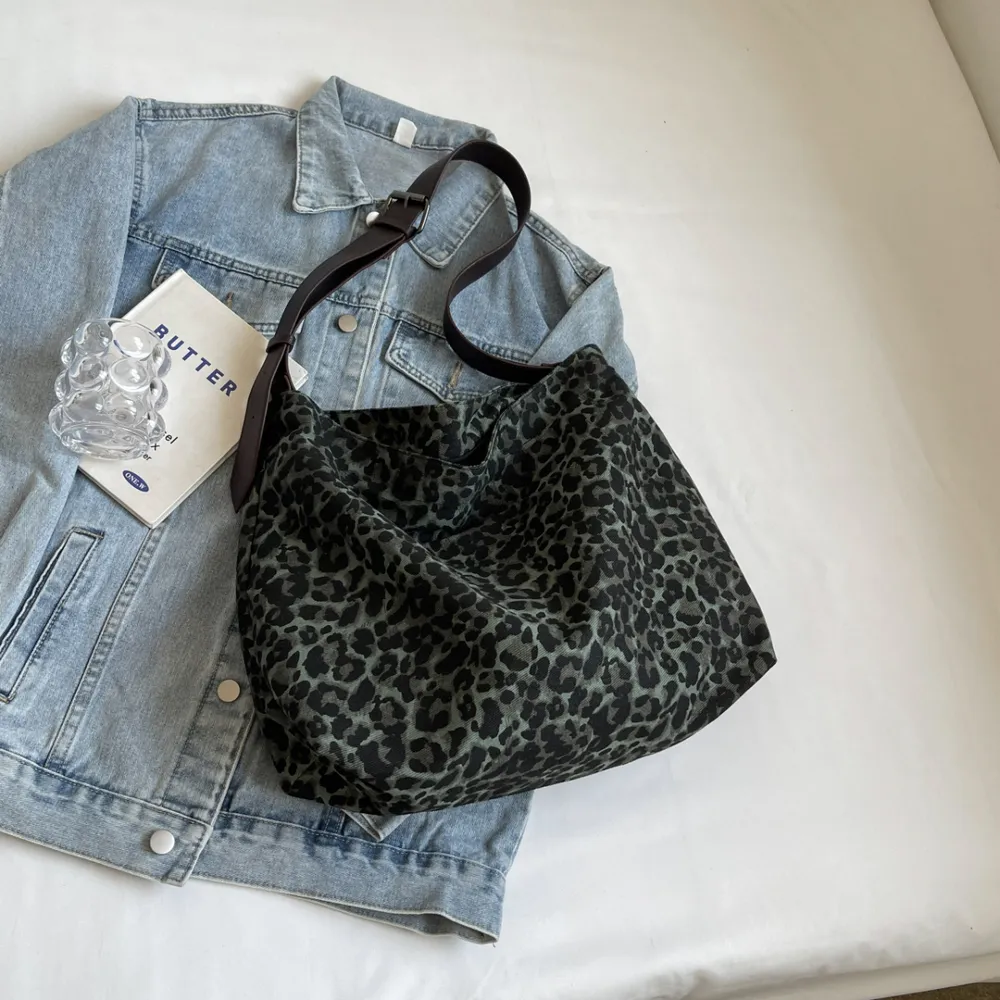 Leopard Adjustable Strap Tote Bag - Image 18