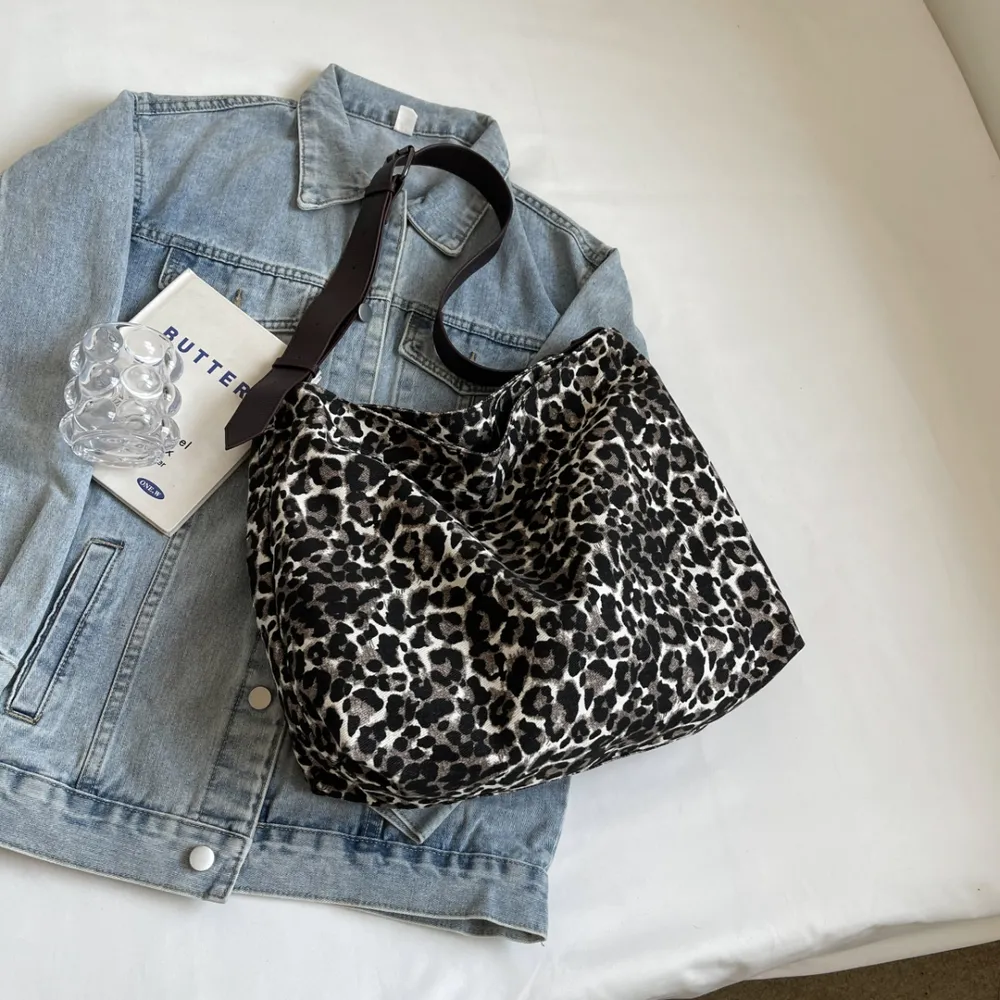 Leopard Adjustable Strap Tote Bag - Image 14