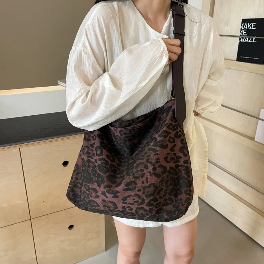 Leopard Adjustable Strap Tote Bag - Image 11