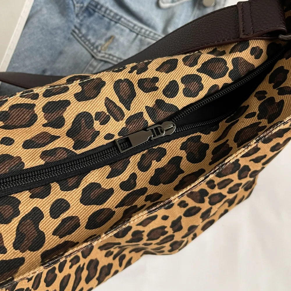 Leopard Adjustable Strap Tote Bag - Image 5