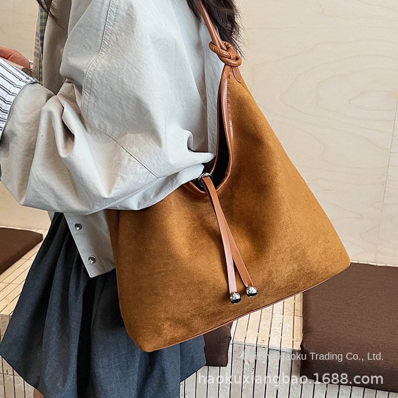 Matte Retro Women's Large Capacity Shoulder Bag, Casual Everyday Tote with Premium Texture