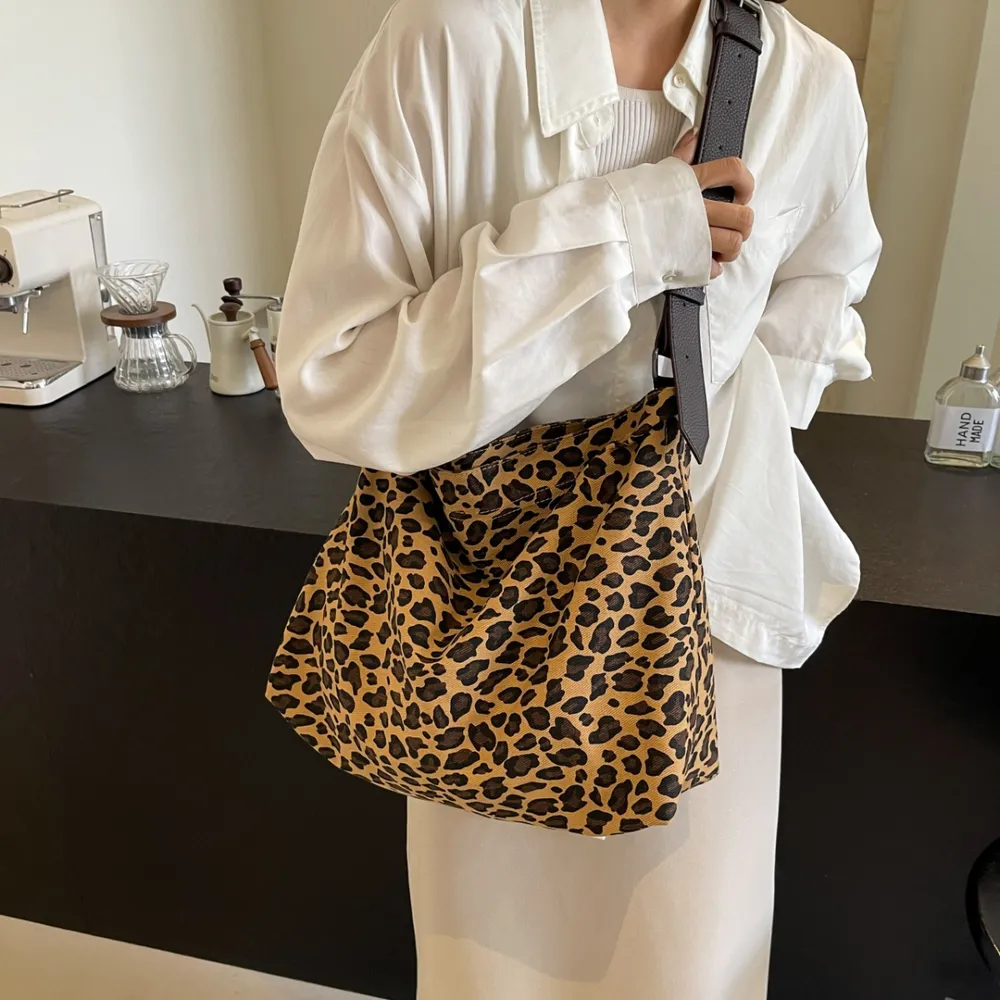 Leopard Adjustable Strap Tote Bag - Image 7