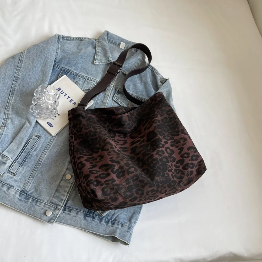Leopard Adjustable Strap Tote Bag - Image 10