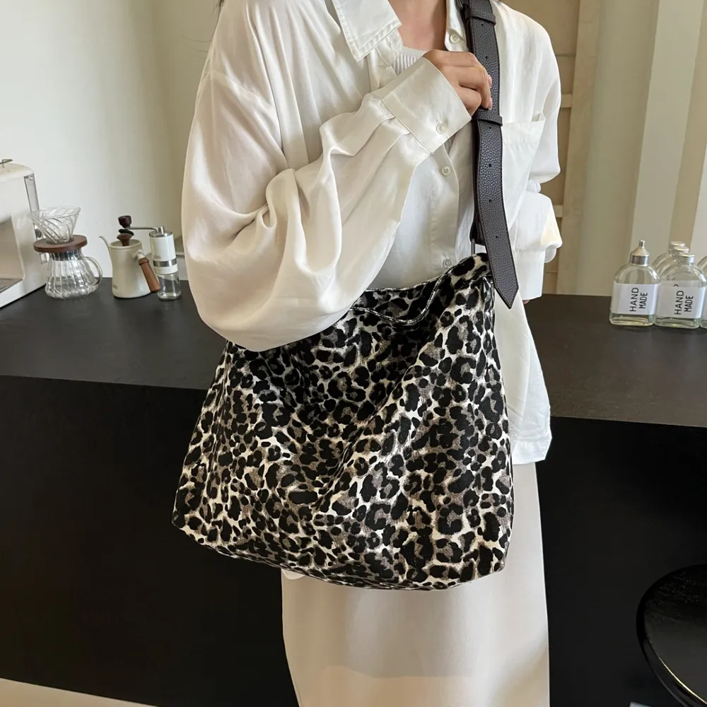 Leopard Adjustable Strap Tote Bag - Image 15