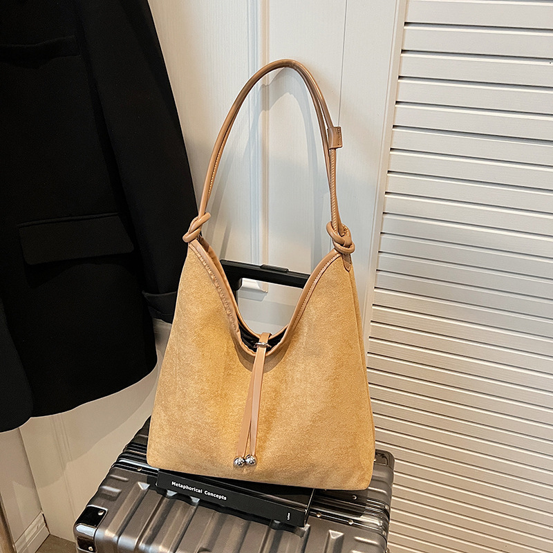 Matte Retro Women's Large Capacity Shoulder Bag, Casual Everyday Tote with Premium Texture - Image 7