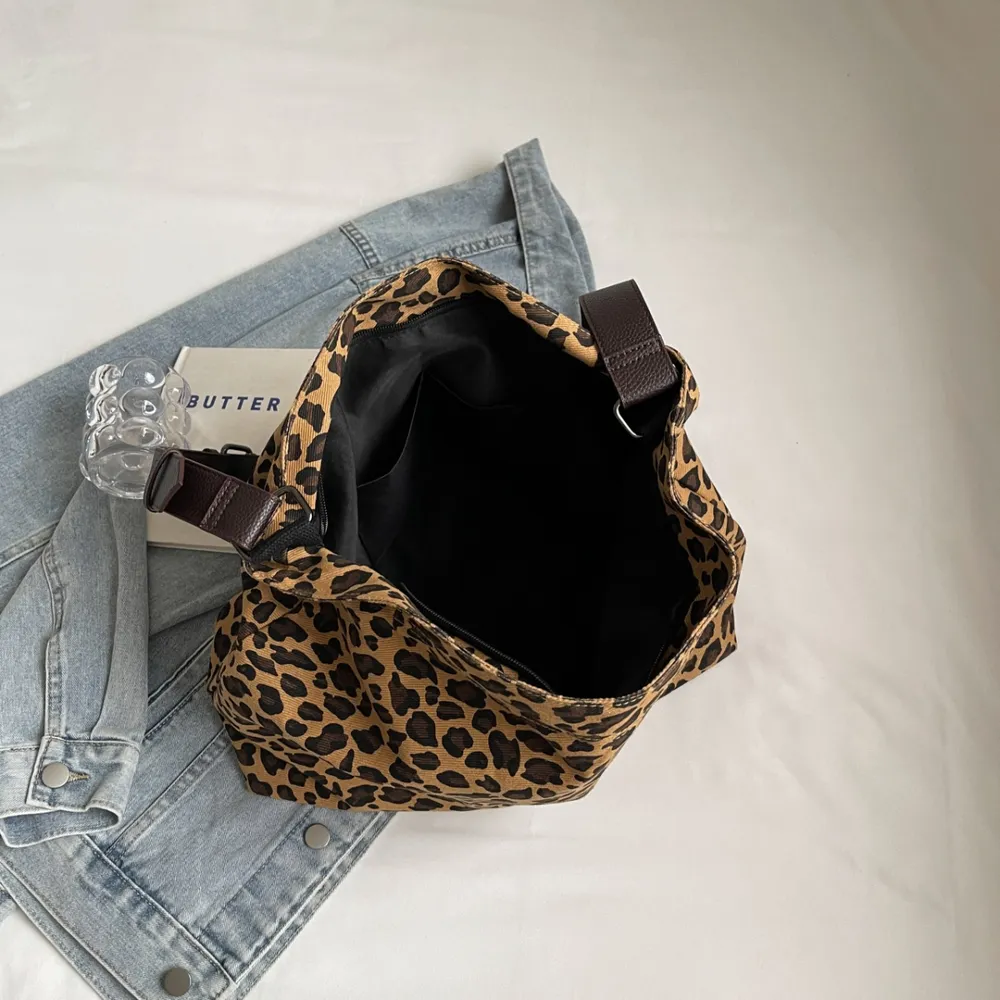 Leopard Adjustable Strap Tote Bag - Image 3