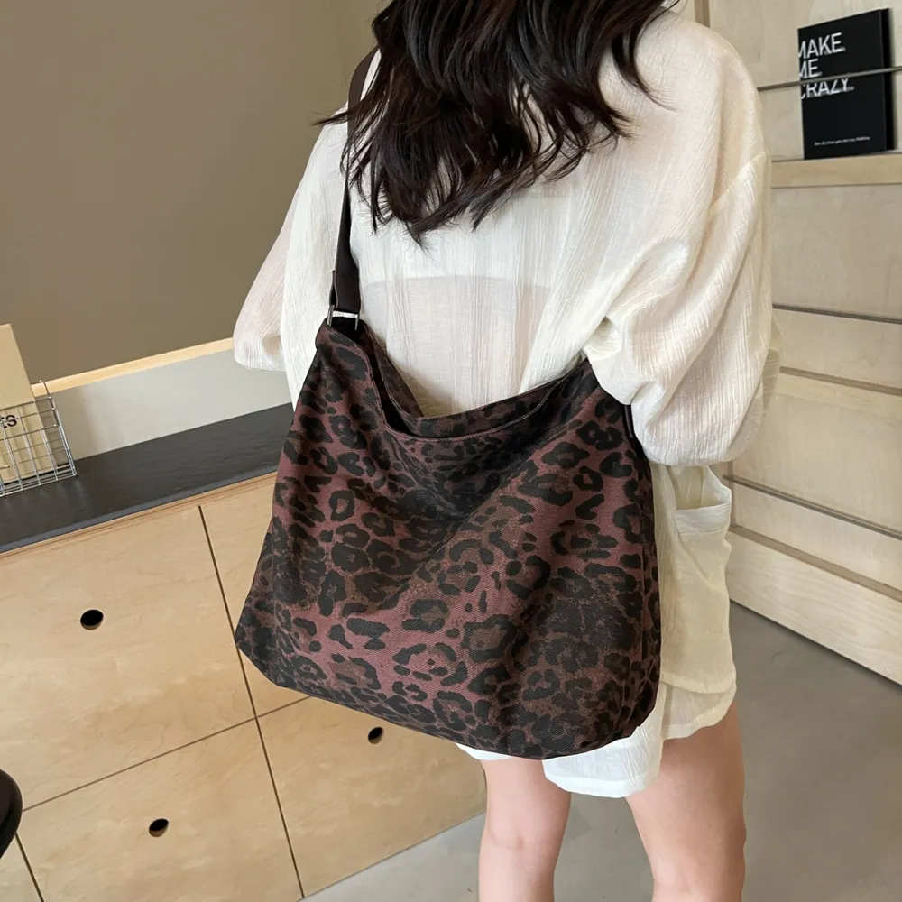 Leopard Adjustable Strap Tote Bag - Image 12